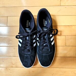 Adidas Courtset women's size 10